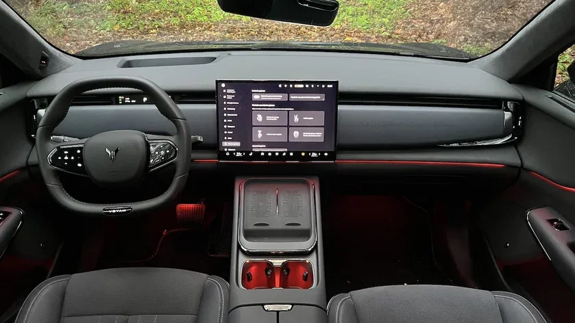 VOYAH Courage — All-Electric All-Wheel Drive SUV, photo 3 of 5