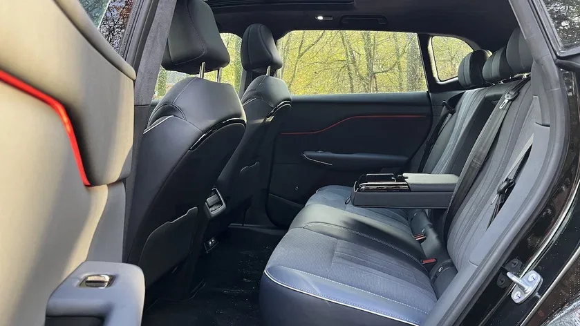 VOYAH Courage — All-Electric All-Wheel Drive SUV, photo 4 of 5